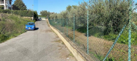  Land in Ciampino, Italy No. 34090 7