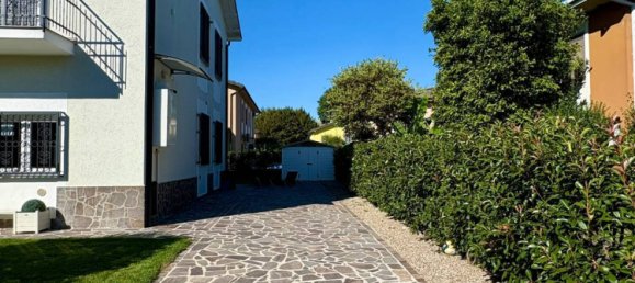 Villa de 4 dormitorios en Cerro al Lambro, Italy No. 329096 3