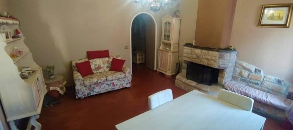 4-salle Appartement à Castelnuovo di Garfagnana, Italy No. 171874 3