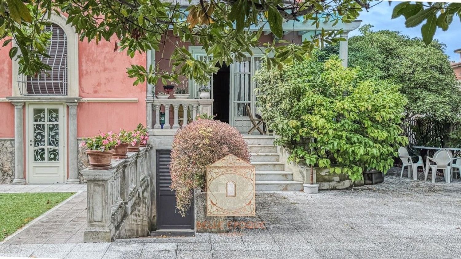 5 bedrooms Apartment in Camaiore, Italy No. 347280