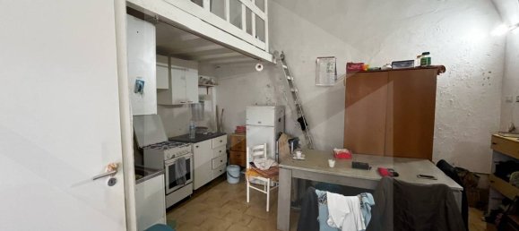 1-Zimmer Gewerbliche Immobilie in Bari, Italy, Nr. 33854 5