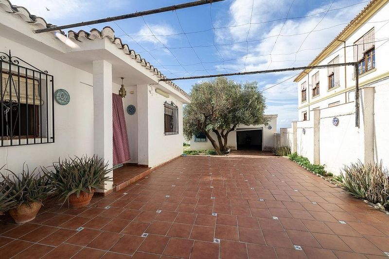 4 bedrooms House in Granada, Spain No. 233600