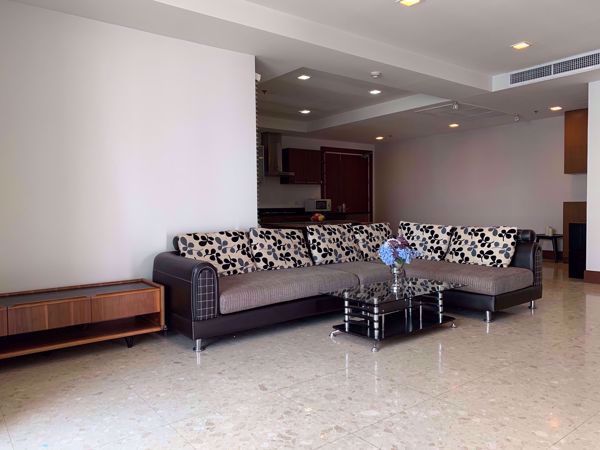 3 bedrooms Condo in Khlong Toei, Thailand No. 4533