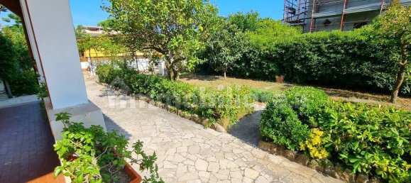 Вилла с 4 спальнями в Сан Феличе Чирчео, Италия № 89486 8