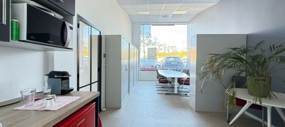 131m² Commercial property in Marseille, France No. 292466 5