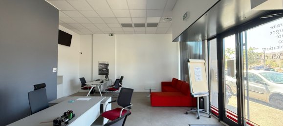 131m² Commercial property in Marseille, France No. 292466 2