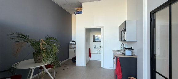 131m² Commercial property in Marseille, France No. 292466 7