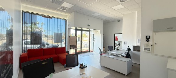 131m² Commercial property in Marseille, France No. 292466 3