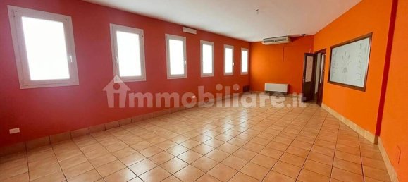 Коммерческая недвижимость с 5 комнатами в Тальо ди По, Италия № 57813 8