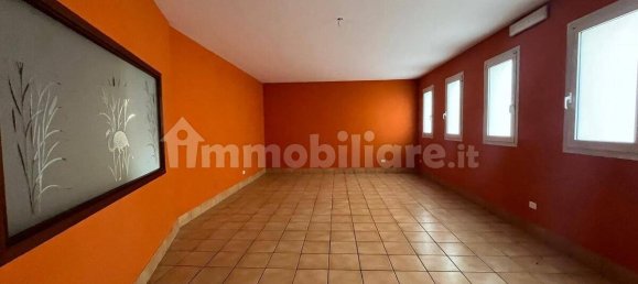 Коммерческая недвижимость с 5 комнатами в Тальо ди По, Италия № 57813 5