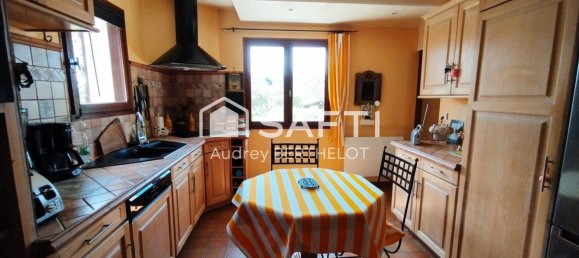 Casa de 4 dormitorios en Saint-Doulchard, France No. 263625 7