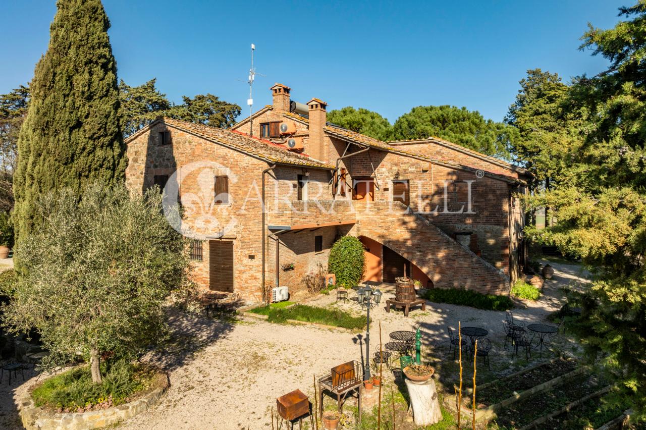 40 rooms House in Castiglione del Lago, Italy No. 5161
