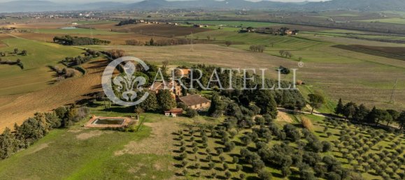 40 rooms House in Castiglione del Lago, Italy No. 5161 11