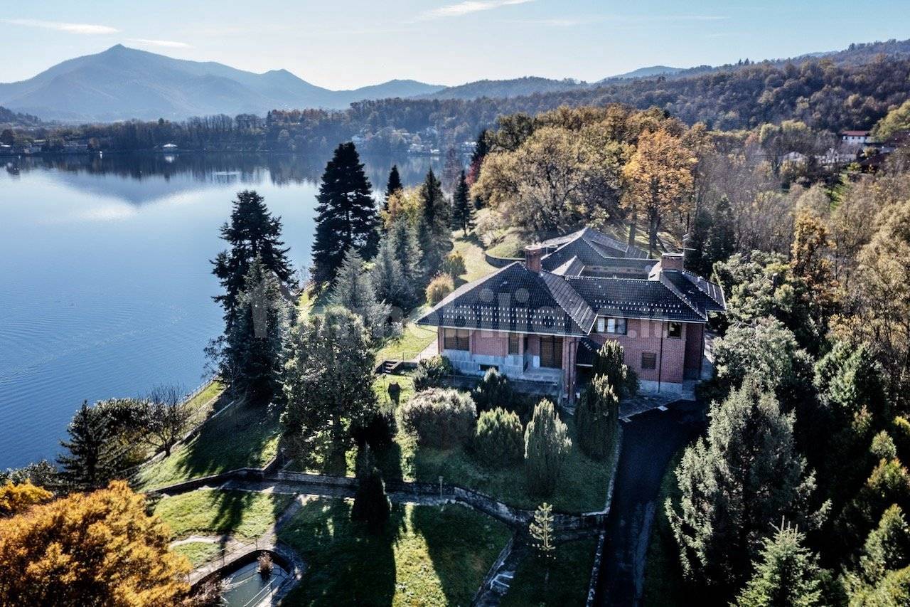 12 bedrooms Villa in Turin, Italy No. 112323