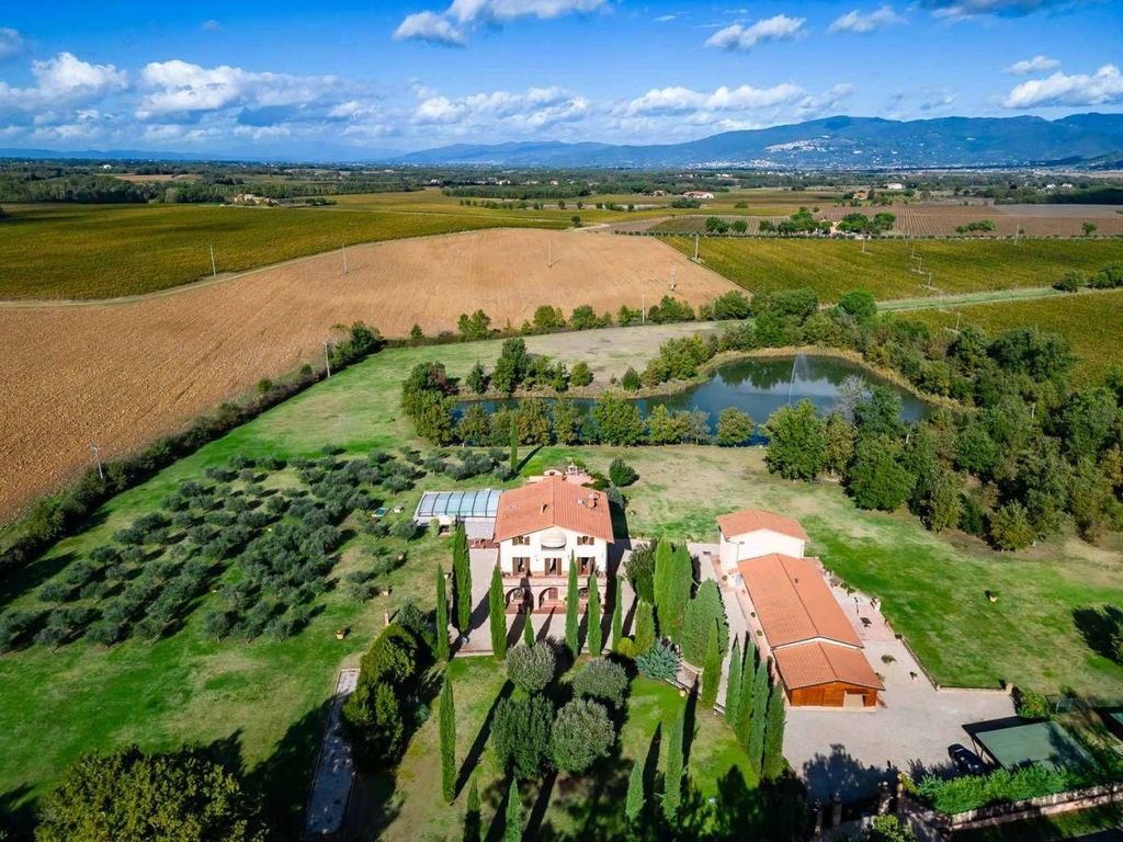 10 bedrooms Villa in Cortona, Italy No. 56473