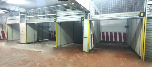 700m² Garage in Naples, Italy No. 154648 6