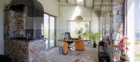 5 bedrooms Villa in Crete, Greece No. 401 6