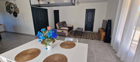 2 bedrooms Villa in Le Luc, France No. 327610 5