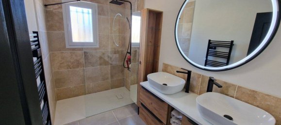 2 bedrooms Villa in Le Luc, France No. 327610 6