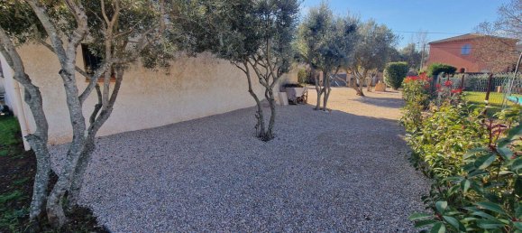 2 bedrooms Villa in Le Luc, France No. 327610 3