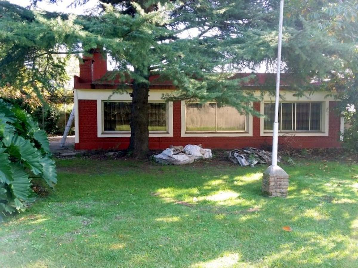 Casa de 2 dormitorios en General San Martín, Argentina No. 55284