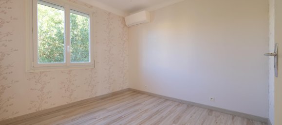 Casa de 3 dormitorios en Saint-Esteve, France No. 201239 7