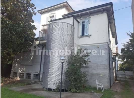 3 bedrooms Apartment in Vigevano, Italy No. 307210