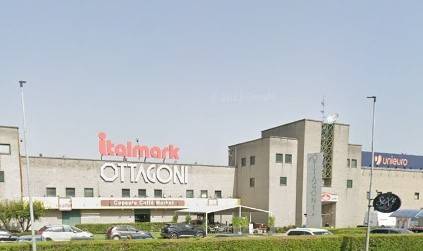 1غرفة عقار تجاري في San Martino Siccomario, Italy رقم 156045