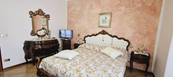 Квартира с 4 спальнями в Каррара, Италия № 195693 2