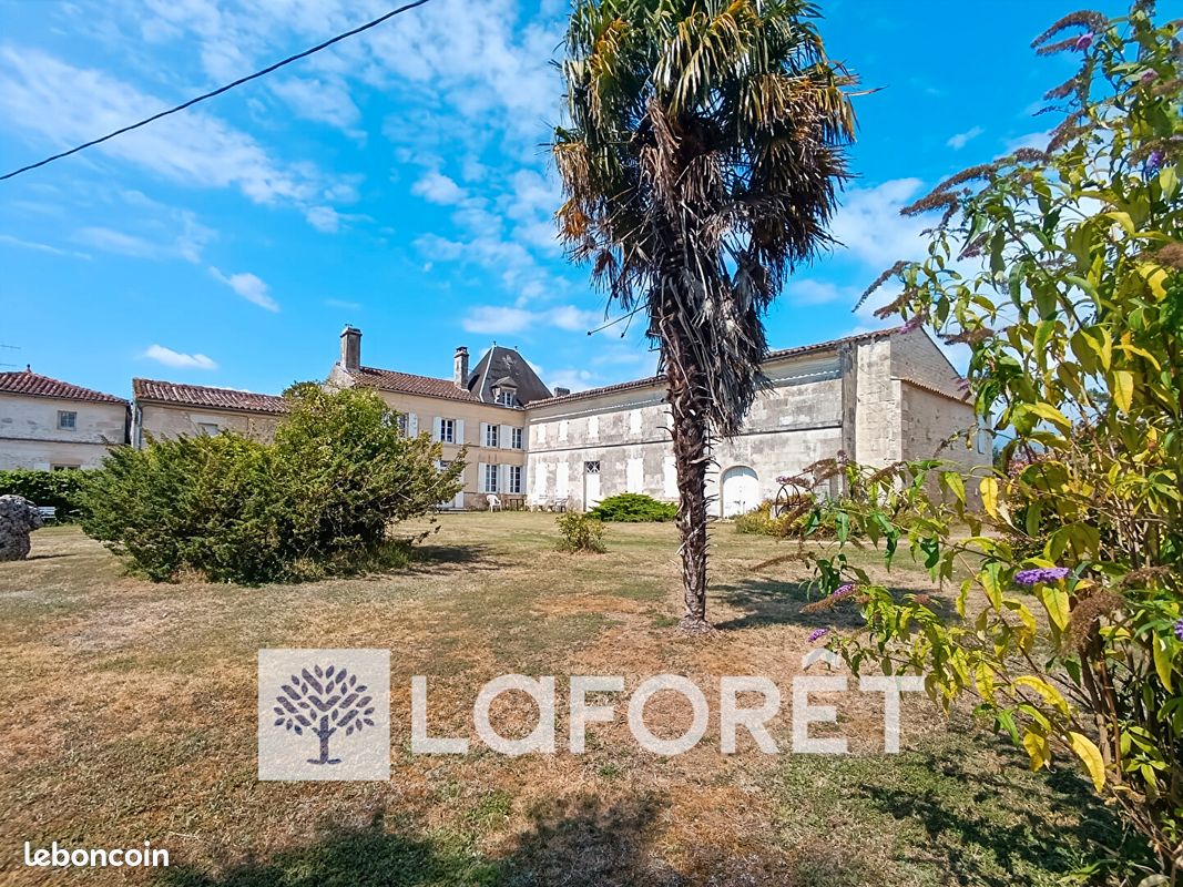 3 bedrooms House in Charente-Maritime, France No. 337158