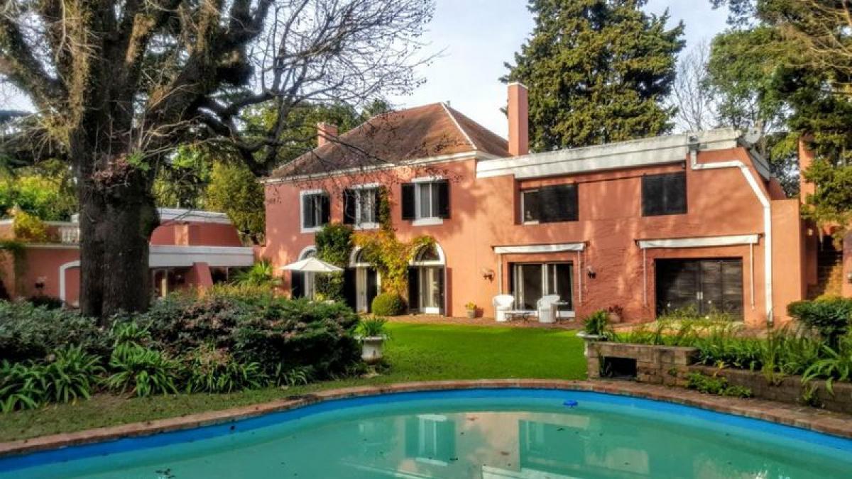 Casa de 5 dormitorios en San Isidro, Argentina No. 18611