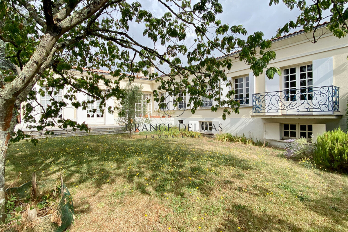 7 bedrooms House in Bruges, France No. 294165