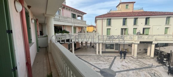 3-salle Appartement à Desenzano del Garda, Italy No. 282383 5