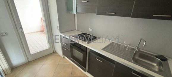 3-salle Appartement à Desenzano del Garda, Italy No. 282383 10