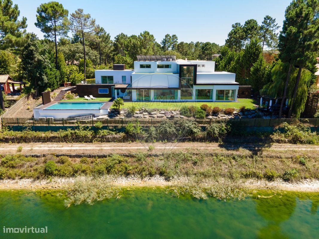 5 bedrooms Villa in Sesimbra, Portugal No. 225169