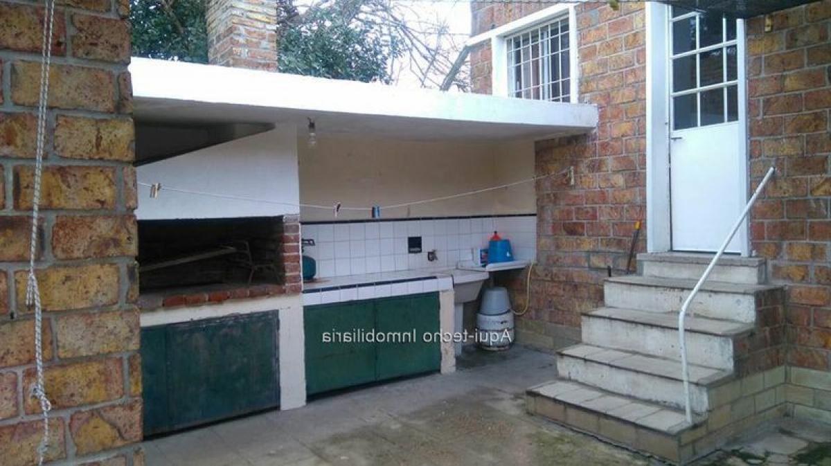 2 bedrooms House in Montevideo, Uruguay No. 9112