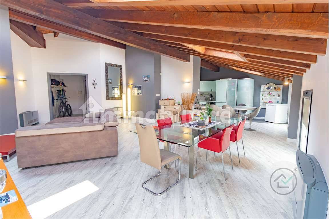 Penthouse T3 em Varese, Italy N.º 287236