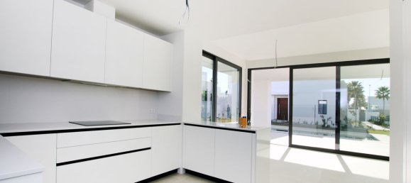 4 bedrooms Villa in Marbella, Spain No. 98882 14