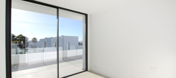 4 bedrooms Villa in Marbella, Spain No. 98882 40