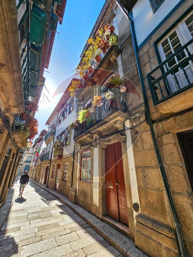 Gebäude in Guimaraes, Portugal 241m², Nr. 52573