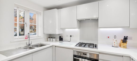 2 bedrooms House in Horley, United Kingdom No. 1028 4