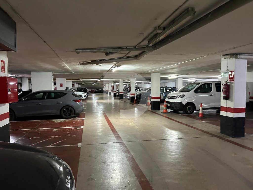 Propriété commerciale à L'Eixample, Spain 14600m² No. 294100