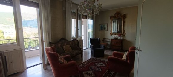 5 rooms Apartment in Prato, Italy No. 281148 8