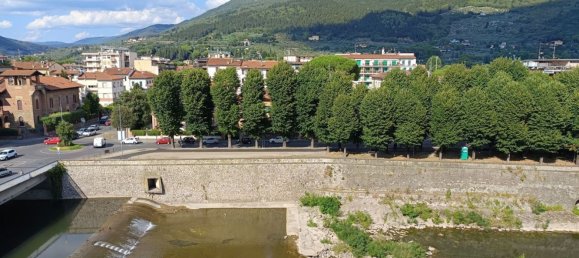 5 rooms Apartment in Prato, Italy No. 281148 4