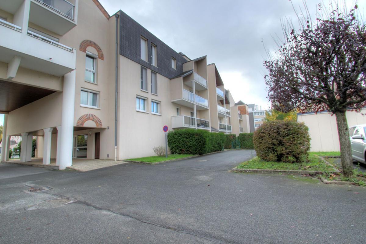 Apartamento de 3 dormitorios en Saint-Jean-le-Blanc, France No. 80933