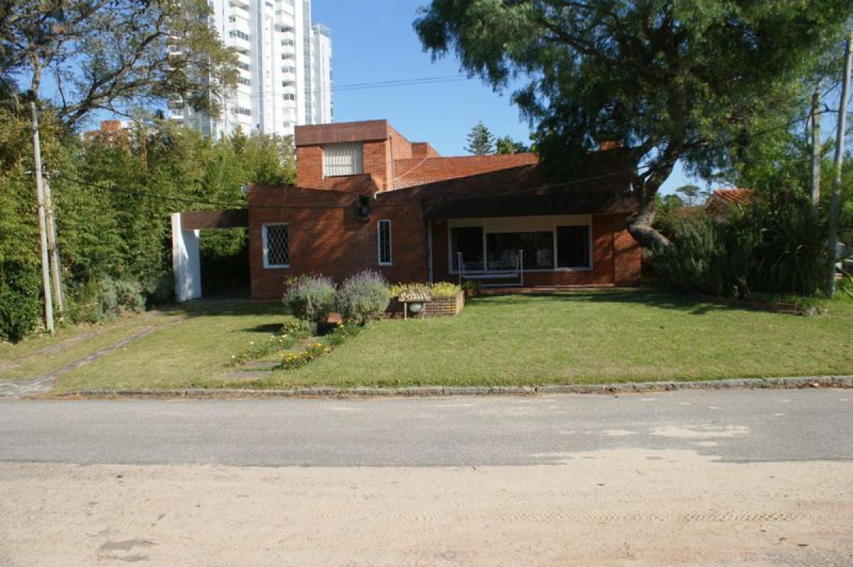 4 bedrooms House in Maldonado, Uruguay No. 1525