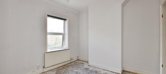 3 bedrooms House in Newcastle-under-Lyme, United Kingdom No. 2392 6