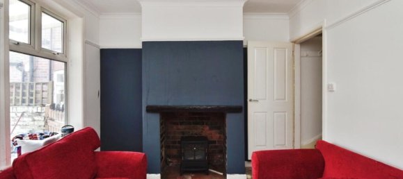 3 bedrooms House in Newcastle-under-Lyme, United Kingdom No. 2392 3