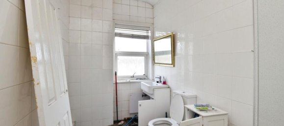 3 bedrooms House in Newcastle-under-Lyme, United Kingdom No. 2392 10