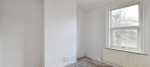 3 bedrooms House in Newcastle-under-Lyme, United Kingdom No. 2392 8